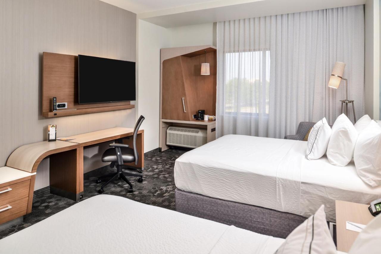 Courtyard By Marriott Charlotte Northlake Екстер'єр фото