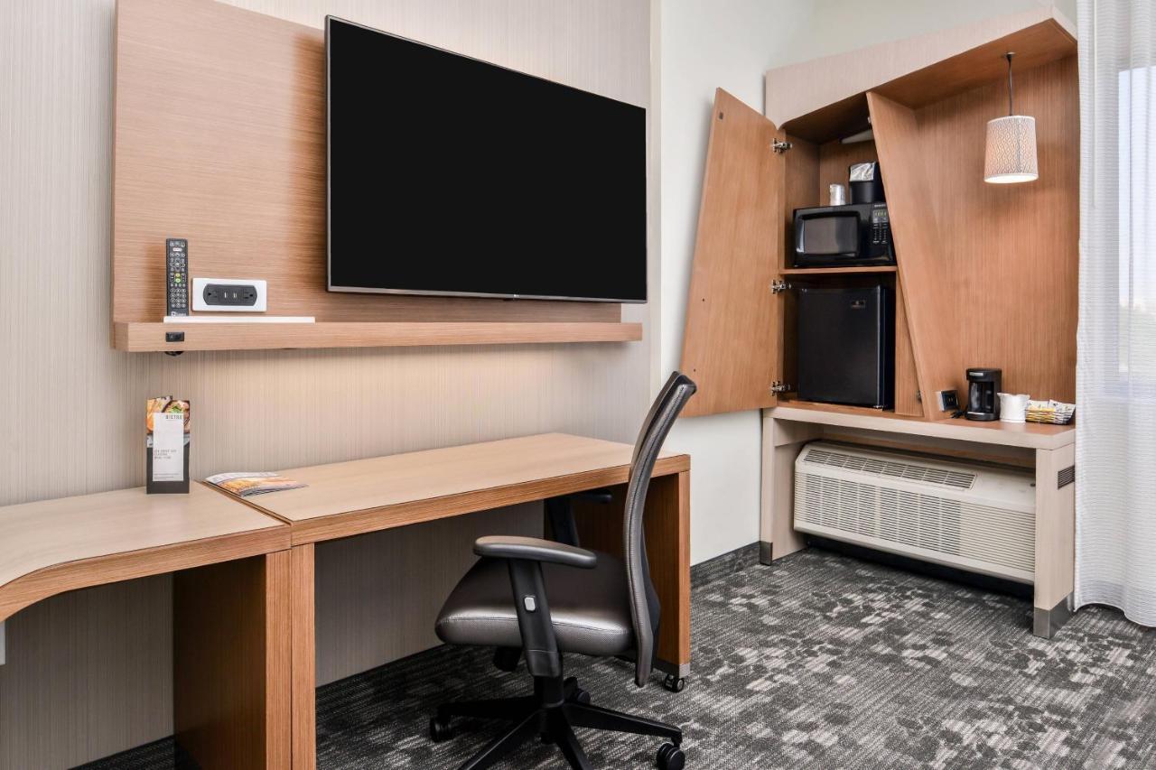 Courtyard By Marriott Charlotte Northlake Екстер'єр фото